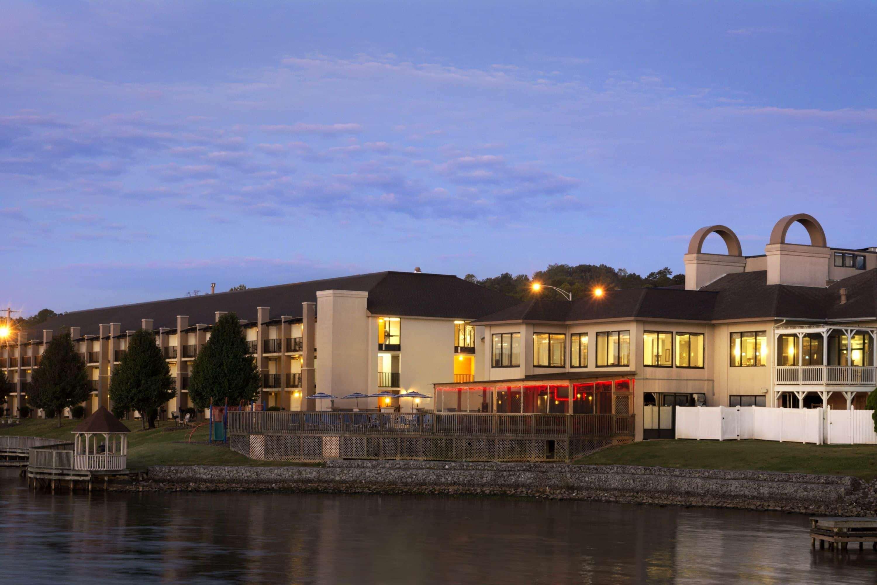 Wyndham Garden Lake Guntersville Exterior photo